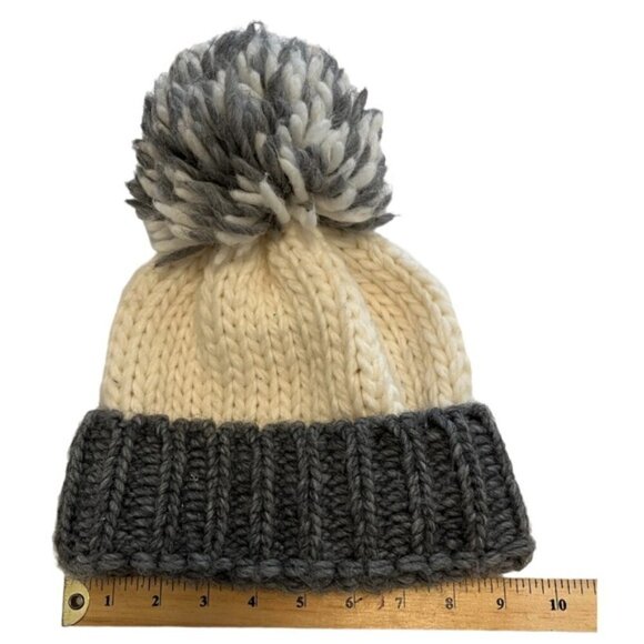 Helene Berman London knitted hat with gorgeous, large pom-pom. - Picture 7 of 8